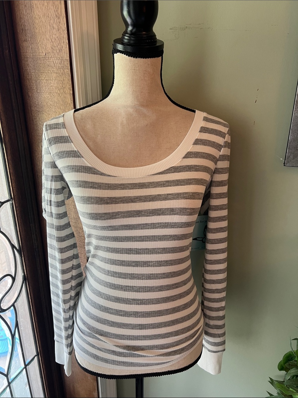Women's Gray & White Striped Scoop Neck Long-Sleeve Top